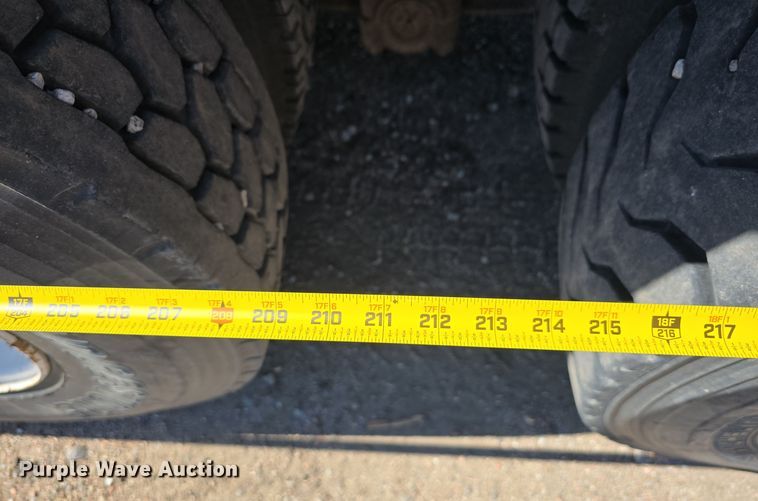 image for item DO5462 1994 Ford L8000 dump truck