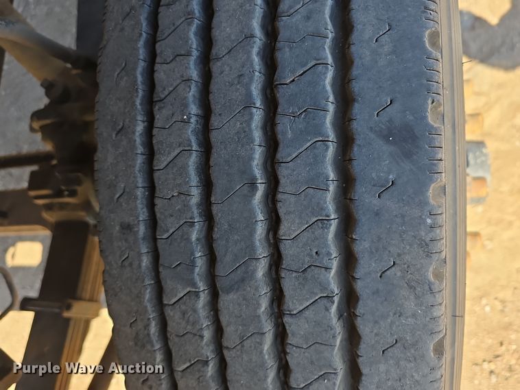 image for item DO5462 1994 Ford L8000 dump truck