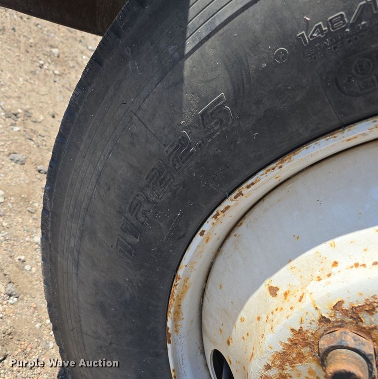 image for item DO5462 1994 Ford L8000 dump truck