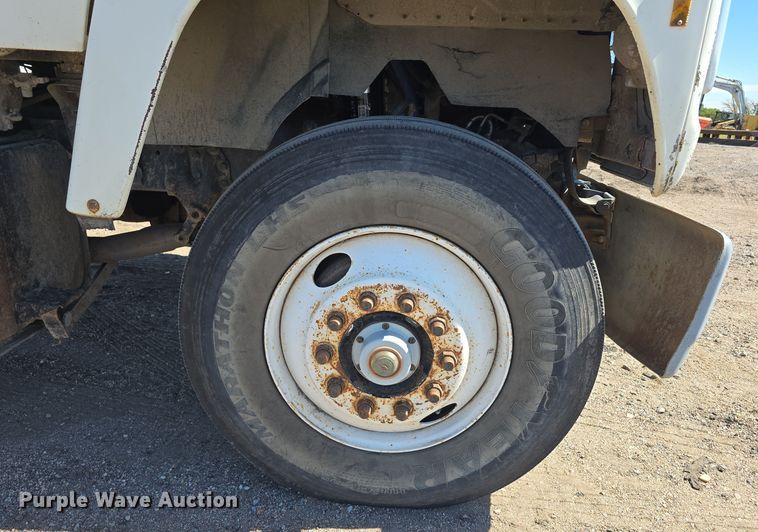 image for item DO5462 1994 Ford L8000 dump truck