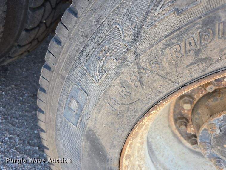 image for item DO5462 1994 Ford L8000 dump truck