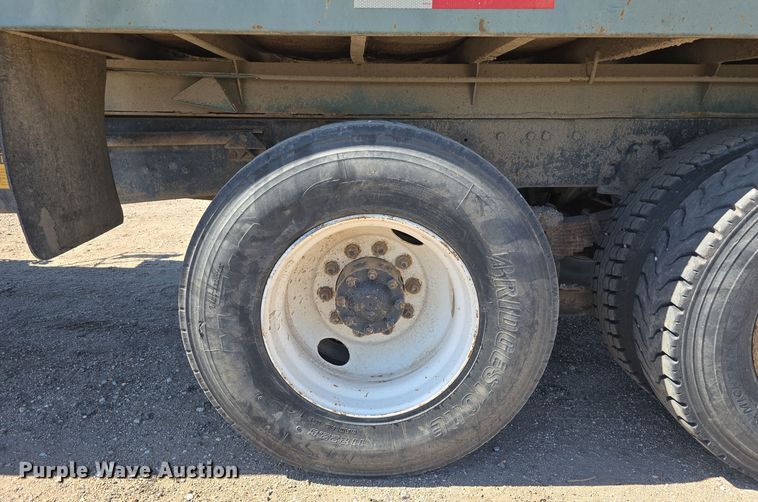 image for item DO5462 1994 Ford L8000 dump truck