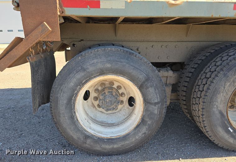 image for item DO5462 1994 Ford L8000 dump truck