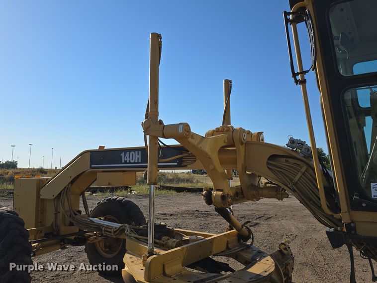 image for item DO5464 2000 Caterpillar 140 VHP motor grader