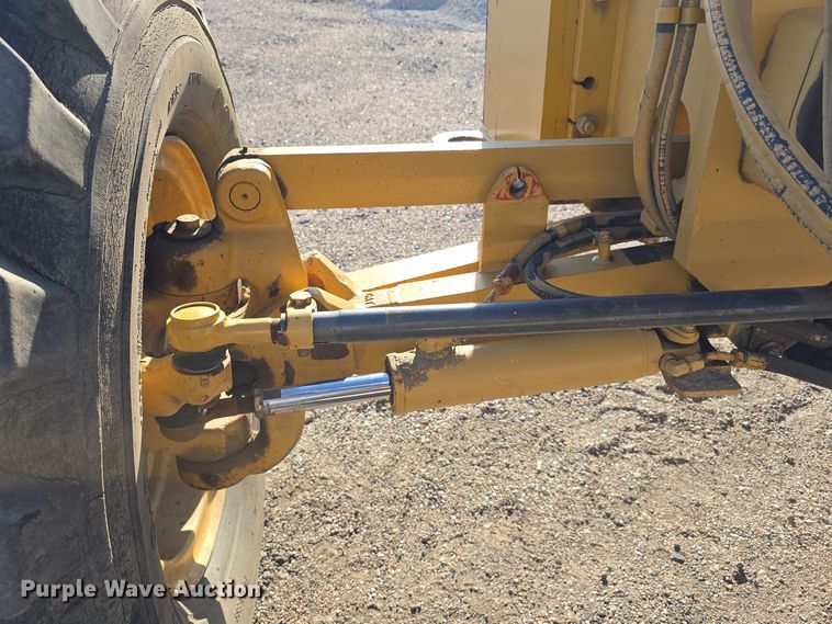 image for item DO5464 2000 Caterpillar 140 VHP motor grader