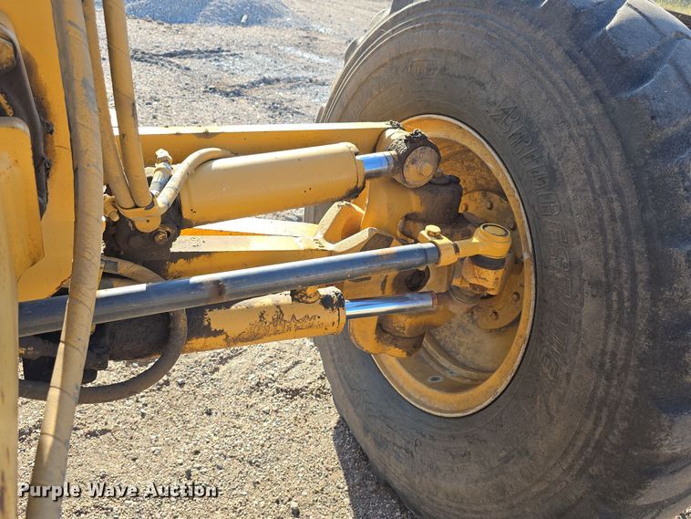 image for item DO5464 2000 Caterpillar 140 VHP motor grader