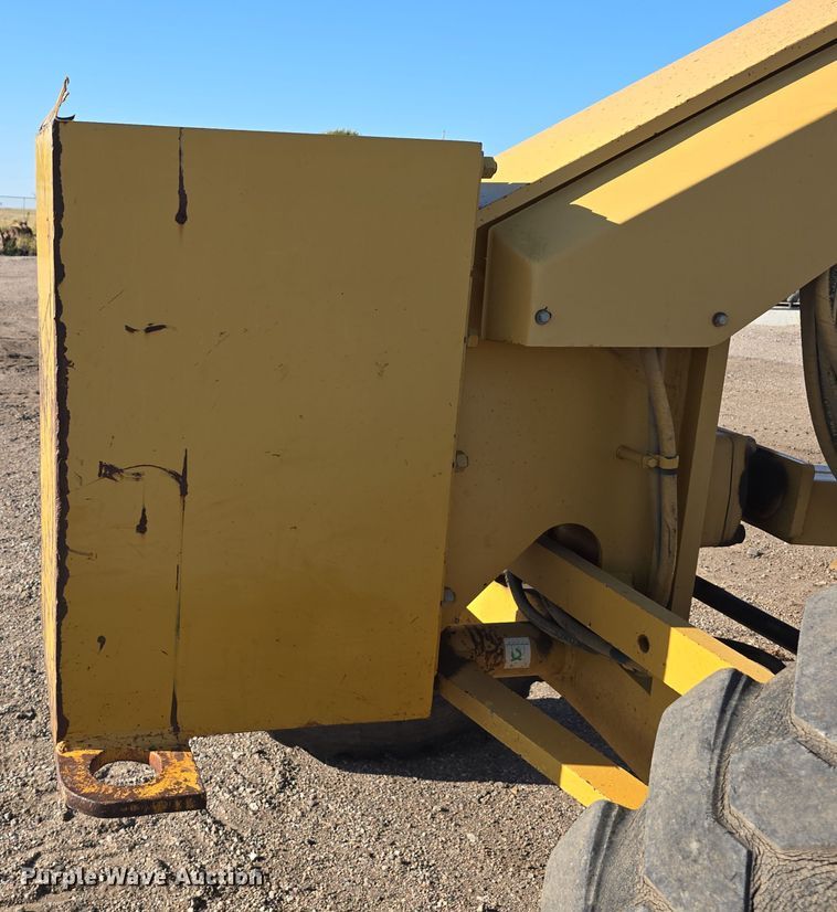 image for item DO5464 2000 Caterpillar 140 VHP motor grader