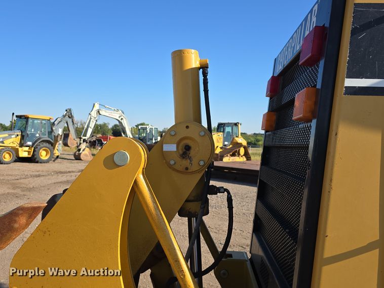 image for item DO5464 2000 Caterpillar 140 VHP motor grader