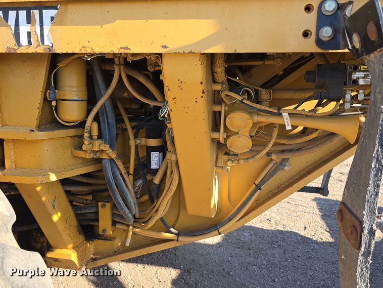 image for item DO5464 2000 Caterpillar 140 VHP motor grader