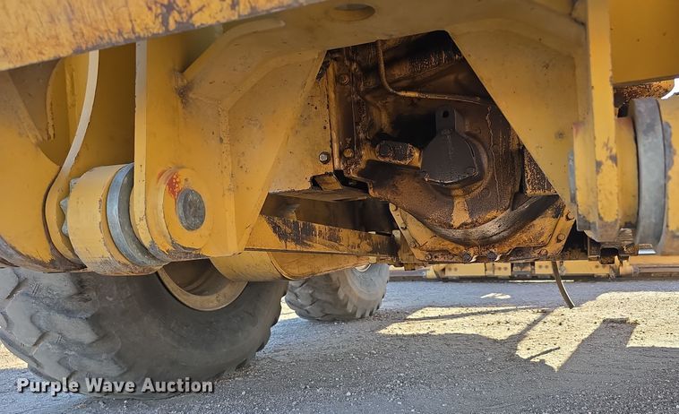 image for item DO5464 2000 Caterpillar 140 VHP motor grader