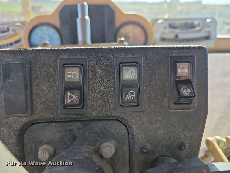 image for item DO5464 2000 Caterpillar 140 VHP motor grader