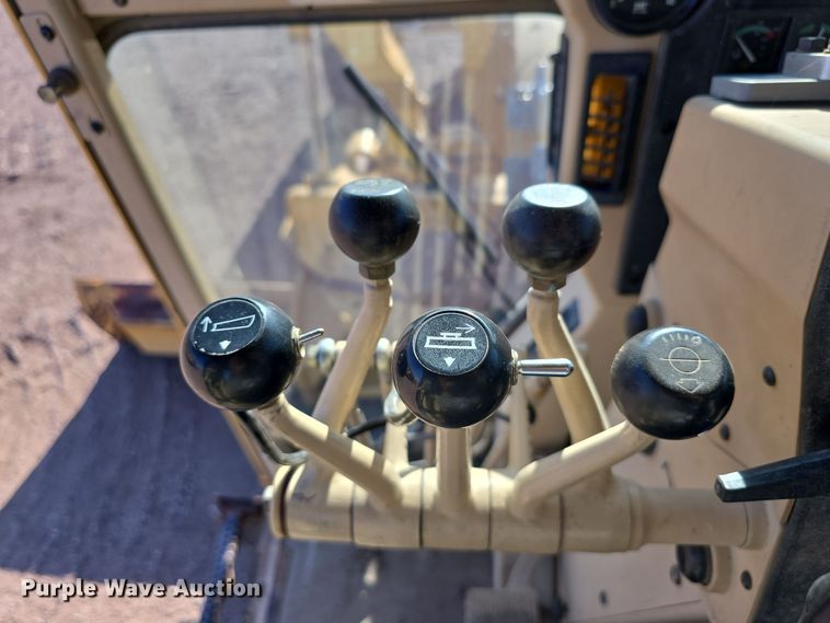 image for item DO5464 2000 Caterpillar 140 VHP motor grader