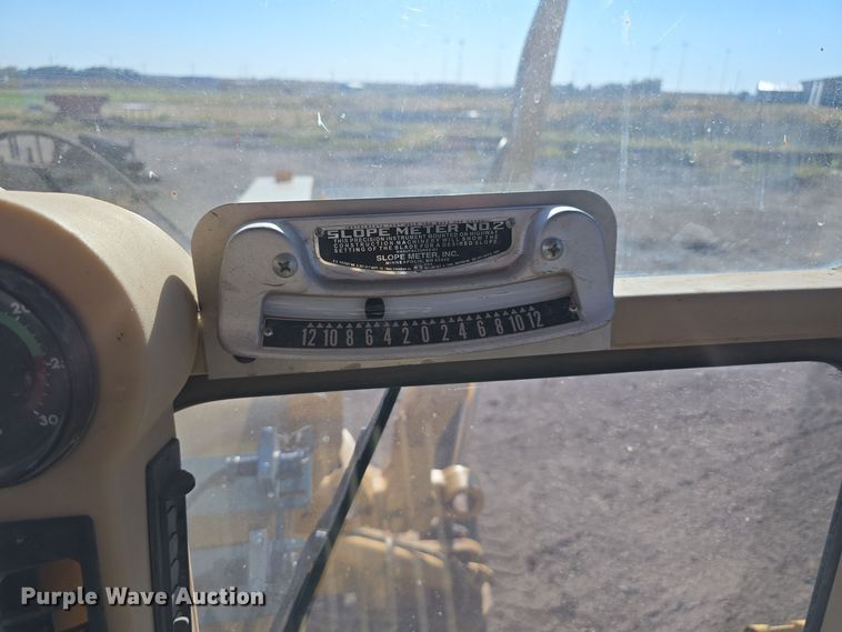 image for item DO5464 2000 Caterpillar 140 VHP motor grader