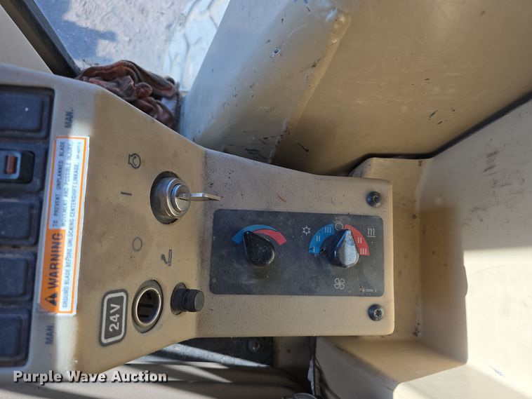 image for item DO5464 2000 Caterpillar 140 VHP motor grader