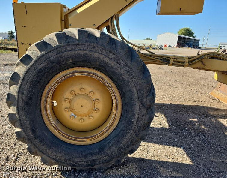 image for item DO5464 2000 Caterpillar 140 VHP motor grader