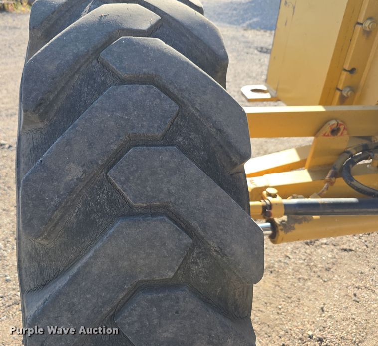 image for item DO5464 2000 Caterpillar 140 VHP motor grader