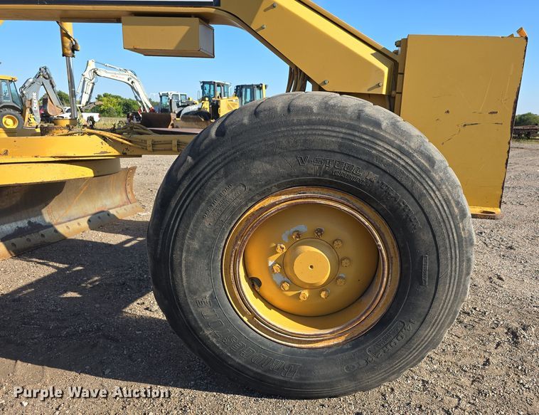 image for item DO5464 2000 Caterpillar 140 VHP motor grader