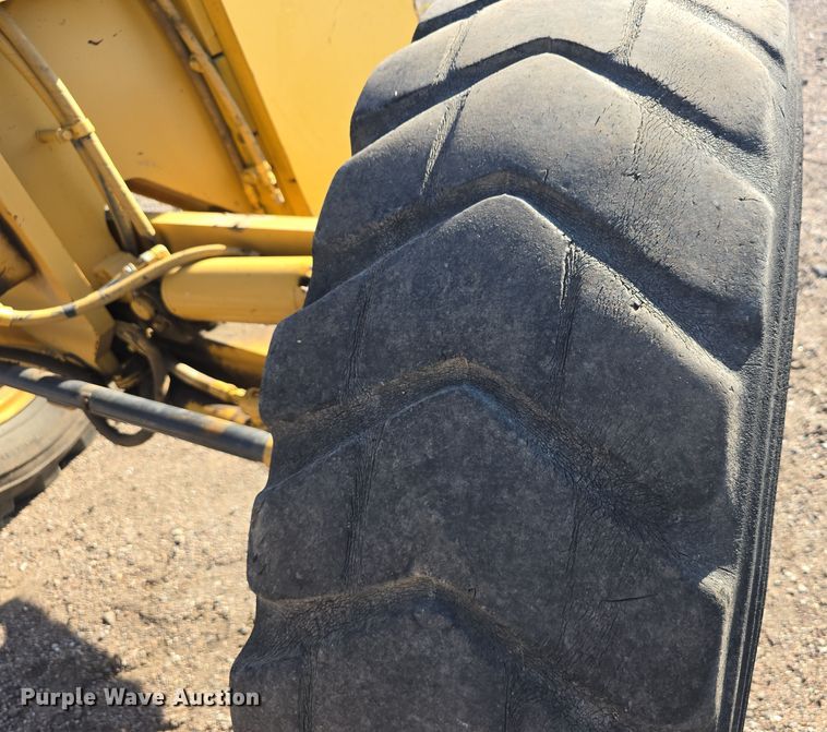 image for item DO5464 2000 Caterpillar 140 VHP motor grader