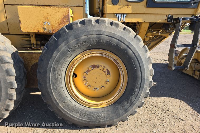 image for item DO5464 2000 Caterpillar 140 VHP motor grader