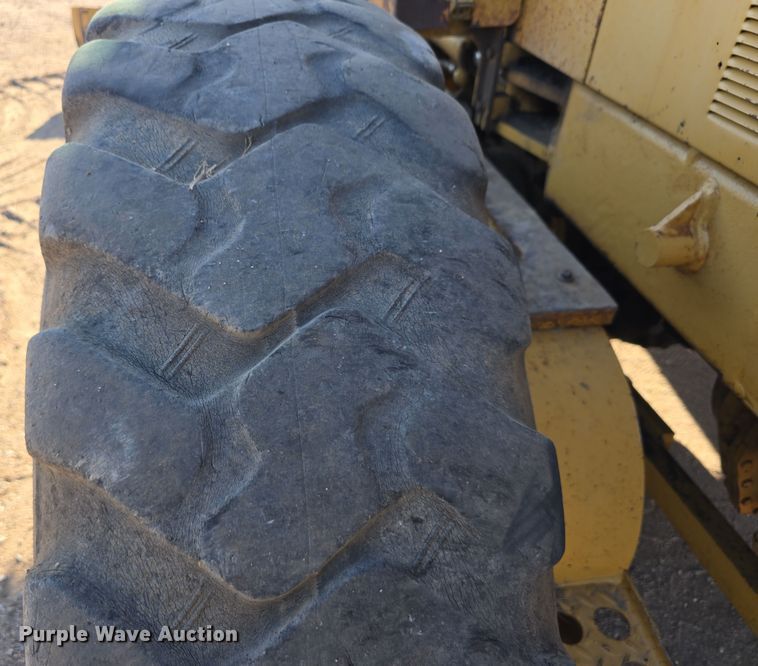 image for item DO5464 2000 Caterpillar 140 VHP motor grader