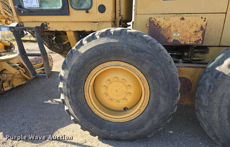 image for item DO5464 2000 Caterpillar 140 VHP motor grader