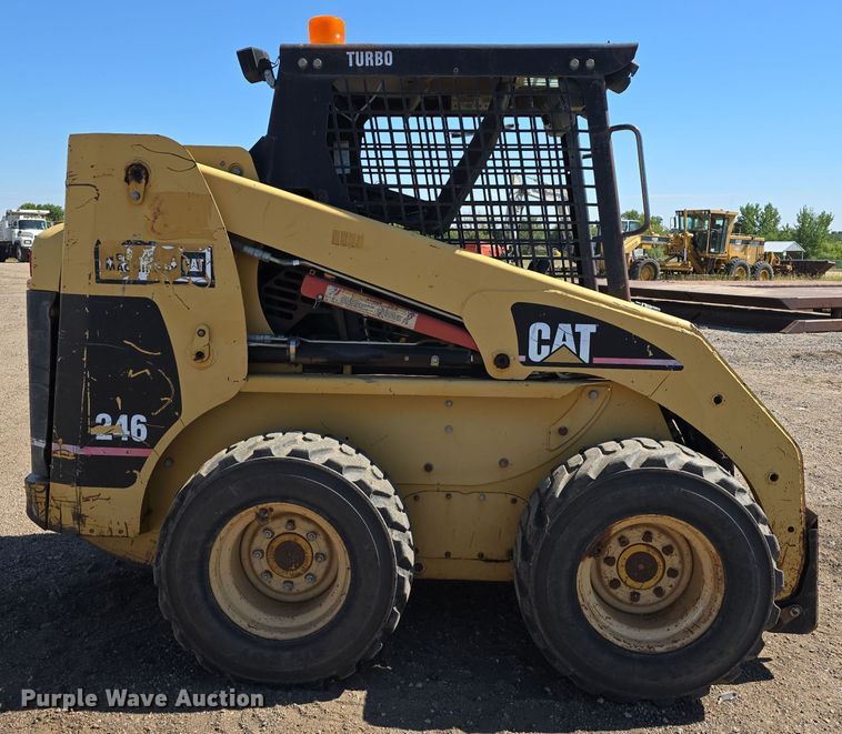 image for item DO5466 2001 Caterpillar 246 skid steer loader