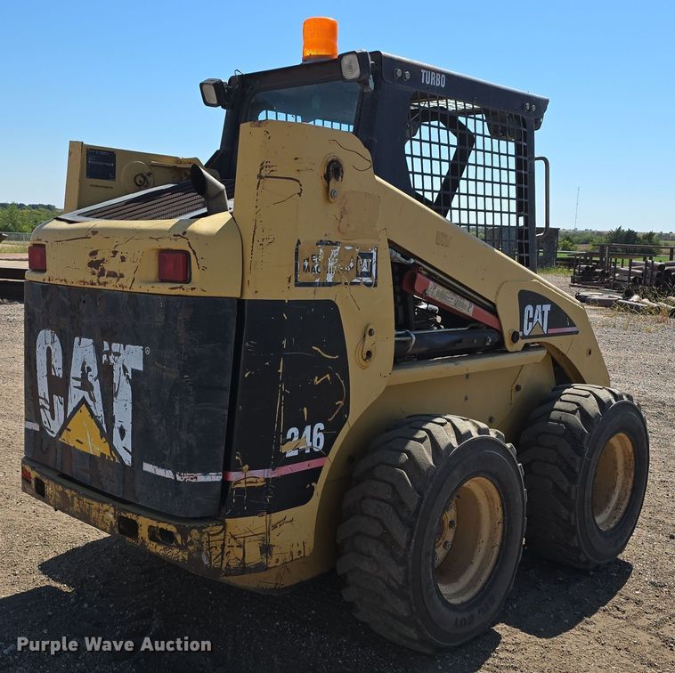 image for item DO5466 2001 Caterpillar 246 skid steer loader