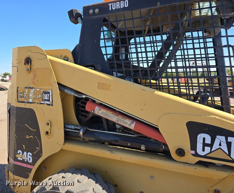 image for item DO5466 2001 Caterpillar 246 skid steer loader