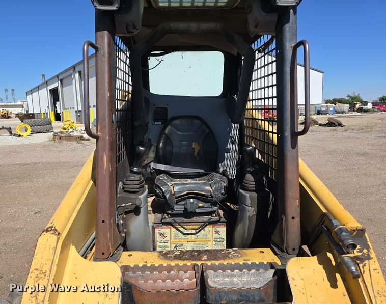 image for item DO5466 2001 Caterpillar 246 skid steer loader
