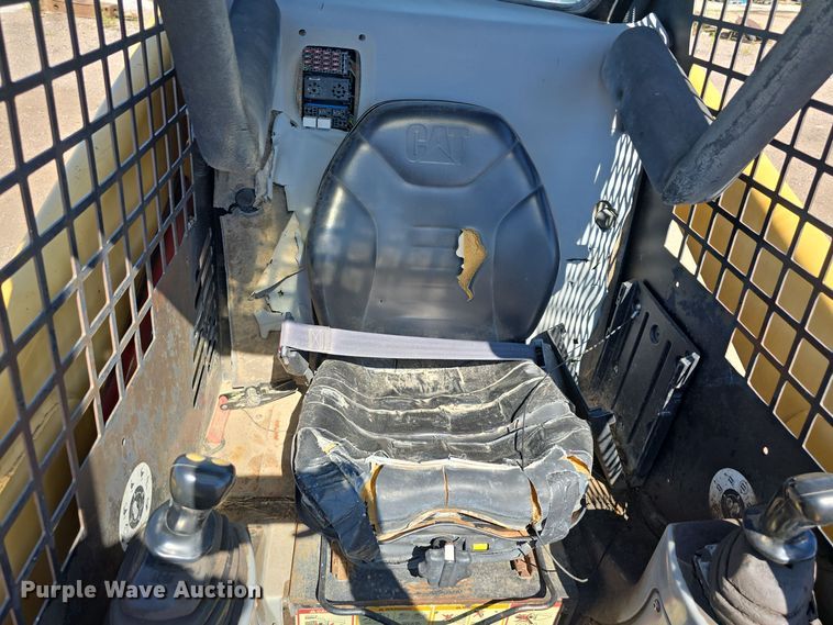 image for item DO5466 2001 Caterpillar 246 skid steer loader