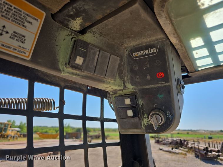 image for item DO5466 2001 Caterpillar 246 skid steer loader