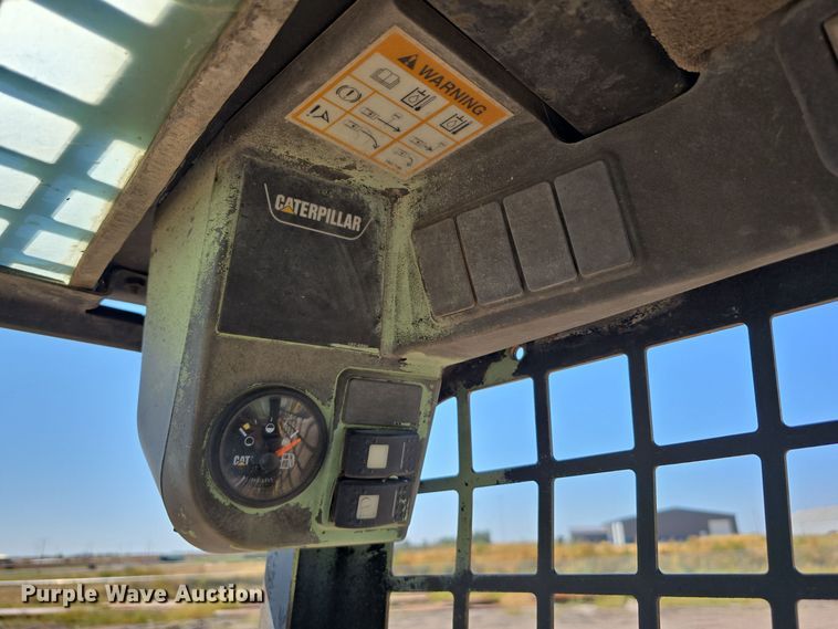 image for item DO5466 2001 Caterpillar 246 skid steer loader