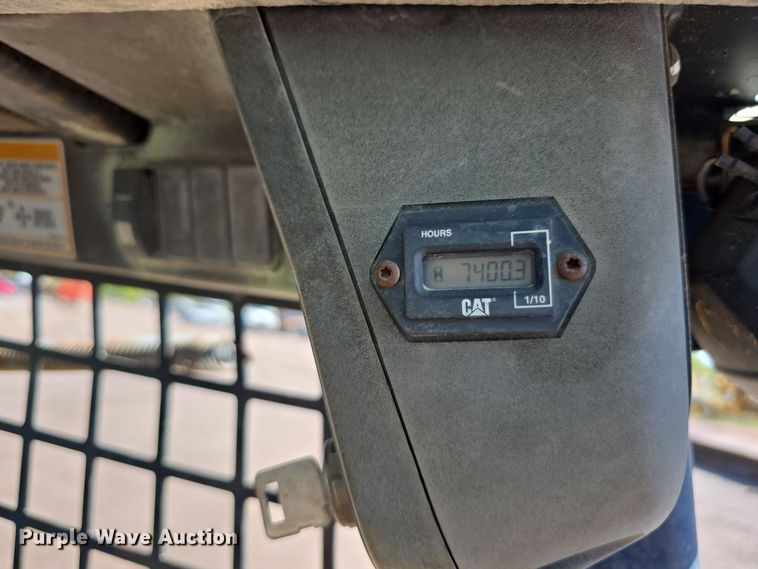 image for item DO5466 2001 Caterpillar 246 skid steer loader