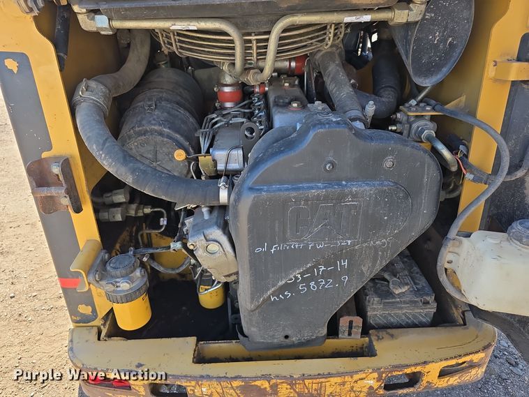 image for item DO5466 2001 Caterpillar 246 skid steer loader