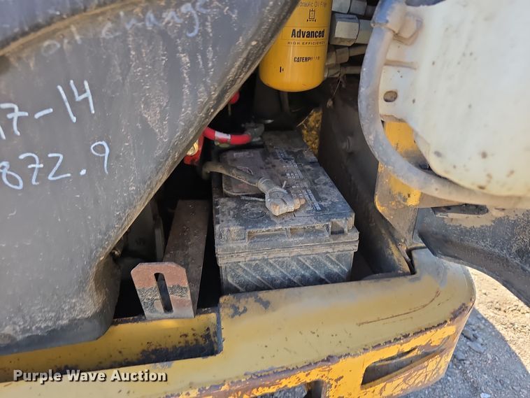 image for item DO5466 2001 Caterpillar 246 skid steer loader