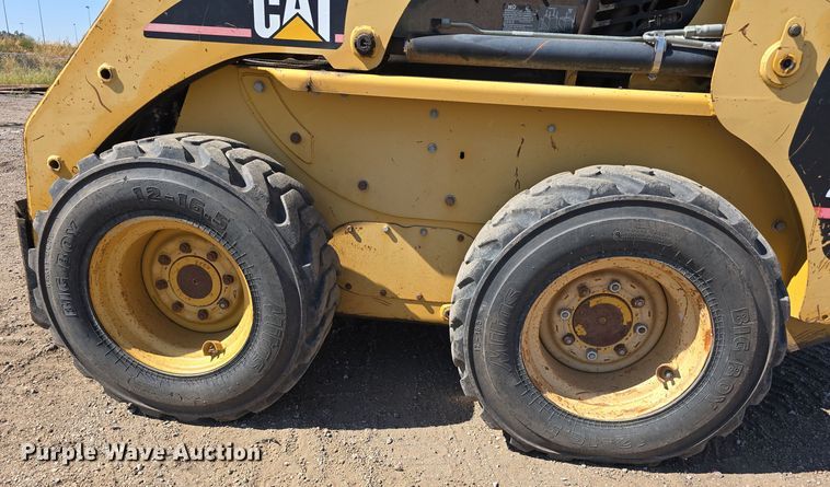 image for item DO5466 2001 Caterpillar 246 skid steer loader
