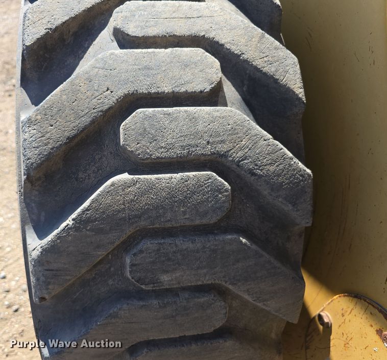 image for item DO5466 2001 Caterpillar 246 skid steer loader