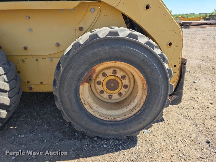 image for item DO5466 2001 Caterpillar 246 skid steer loader