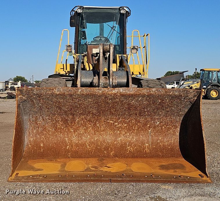 image for item DO5467 2005 John Deere 724J wheel loader