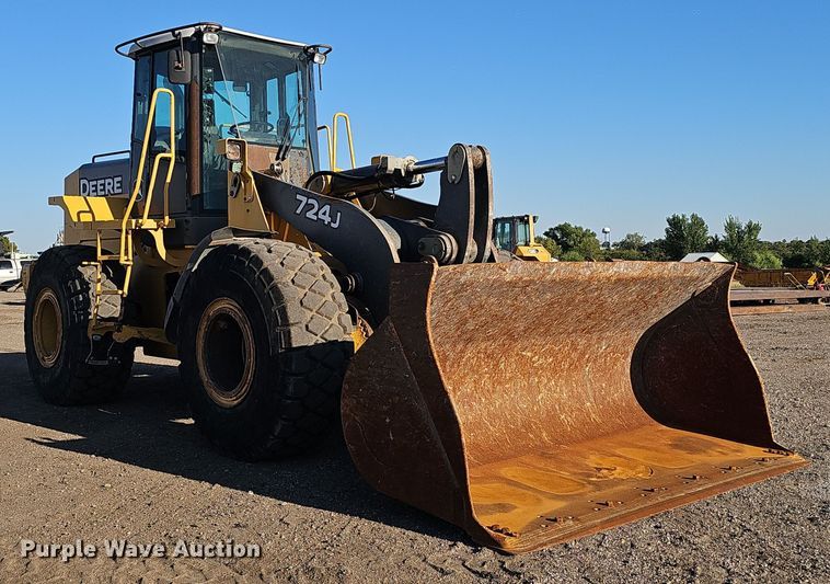 image for item DO5467 2005 John Deere 724J wheel loader