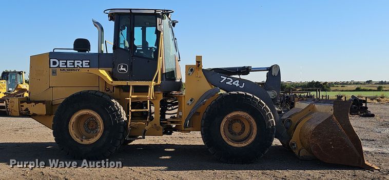 image for item DO5467 2005 John Deere 724J wheel loader