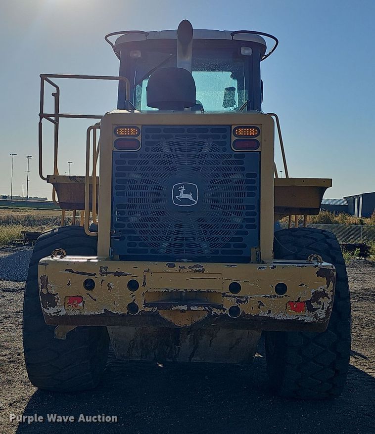 image for item DO5467 2005 John Deere 724J wheel loader