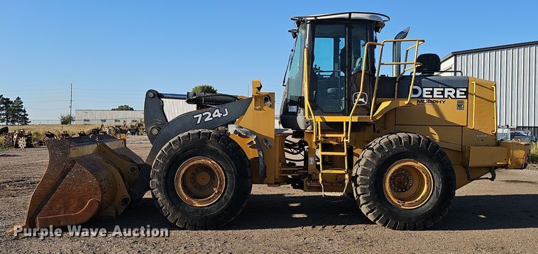 image for item DO5467 2005 John Deere 724J wheel loader