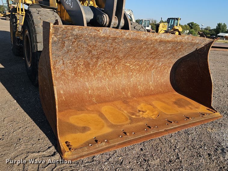 image for item DO5467 2005 John Deere 724J wheel loader