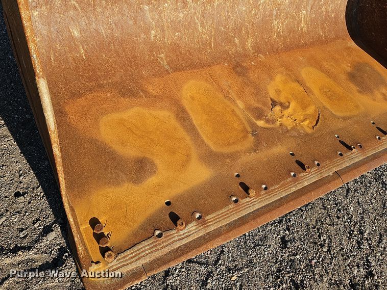 image for item DO5467 2005 John Deere 724J wheel loader