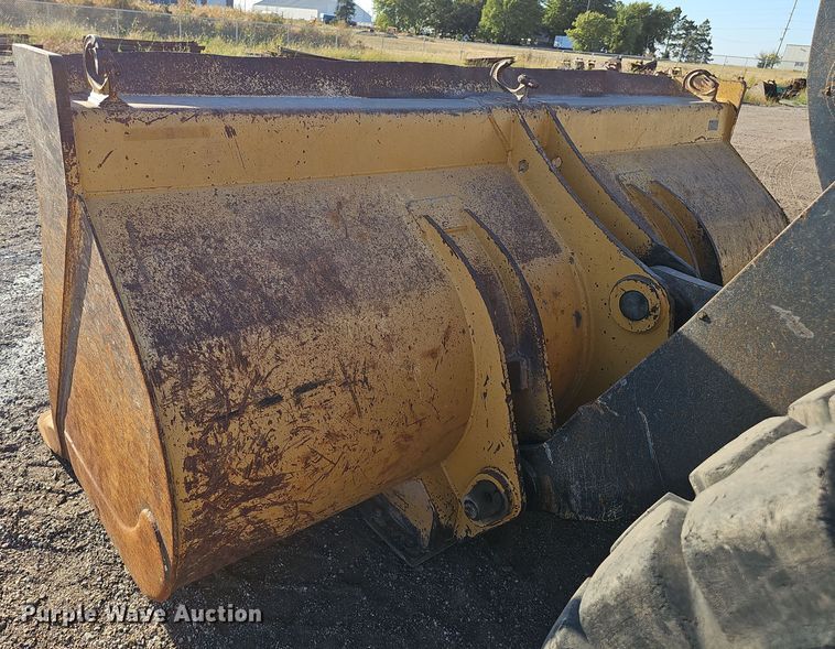 image for item DO5467 2005 John Deere 724J wheel loader