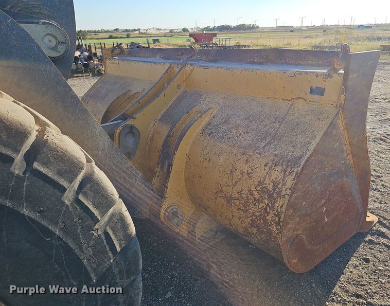 image for item DO5467 2005 John Deere 724J wheel loader