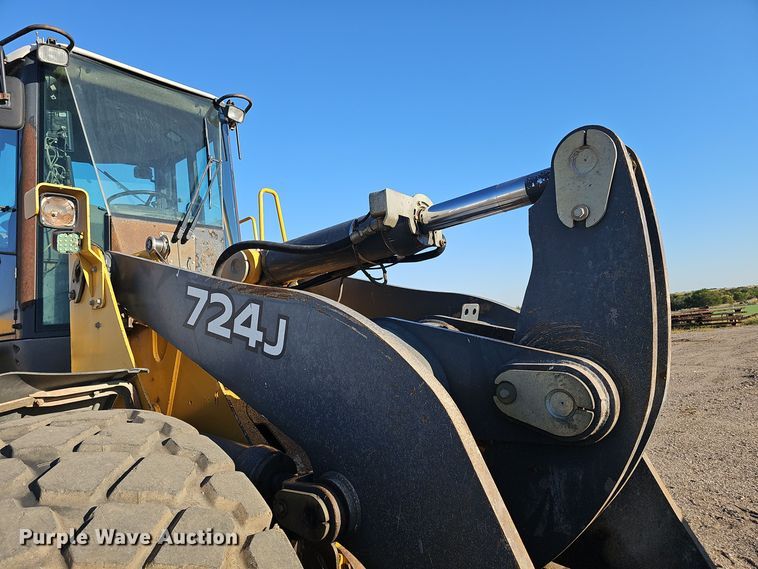 image for item DO5467 2005 John Deere 724J wheel loader