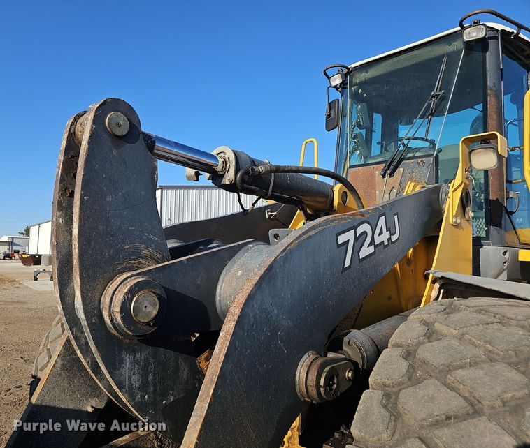 image for item DO5467 2005 John Deere 724J wheel loader