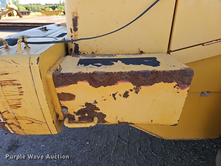 image for item DO5467 2005 John Deere 724J wheel loader